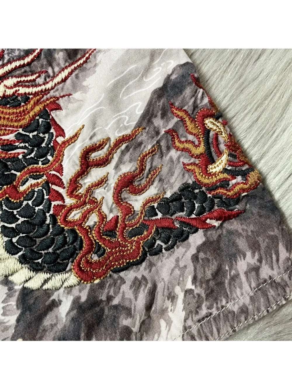 Vintage Y2K Lucky Brand Men’s Dragon Embroidered Board Short